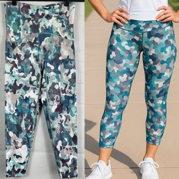 Spanx Booty Boost Active Athletic Crop Printed Camo Blue Pink Multi Medium - Picture 1 of 13